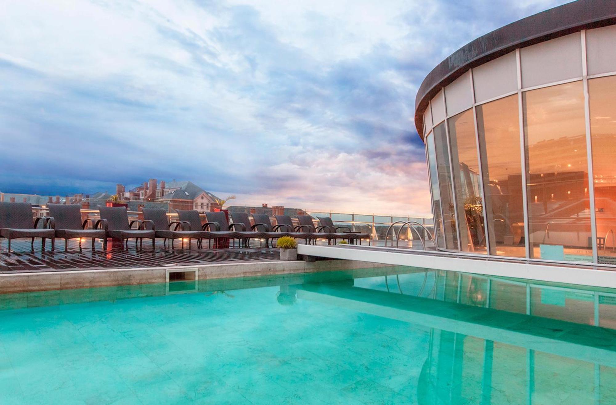 Wyndham Nordelta Tigre - Buenos Aires Otel Dış mekan fotoğraf Rooftop pool at the hotel