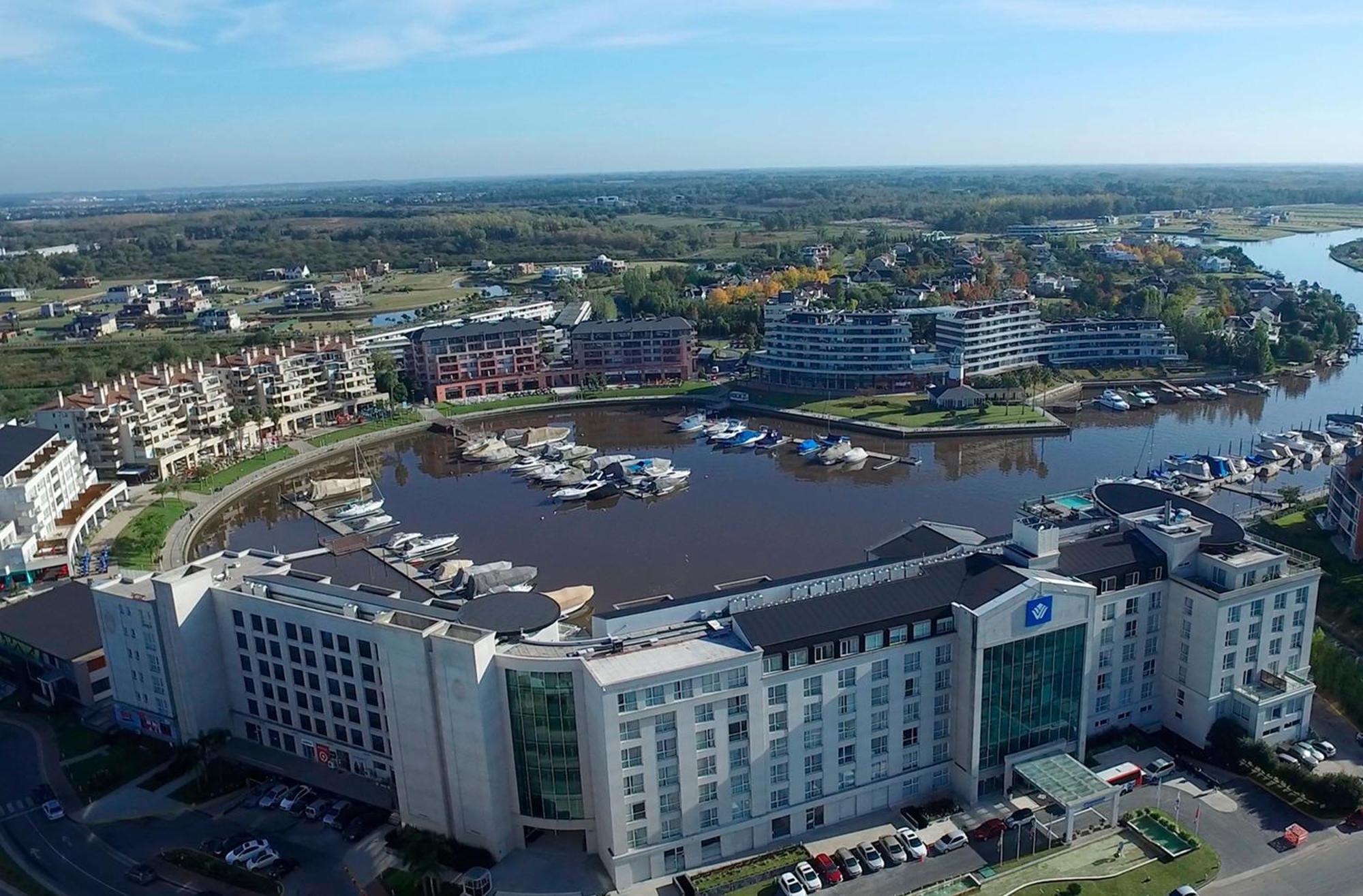 Wyndham Nordelta Tigre - Buenos Aires Otel Dış mekan fotoğraf Aerial view of the hotel