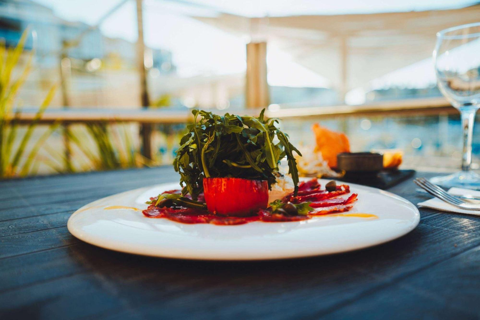 Wyndham Nordelta Tigre - Buenos Aires Otel Dış mekan fotoğraf A salad at a restaurant