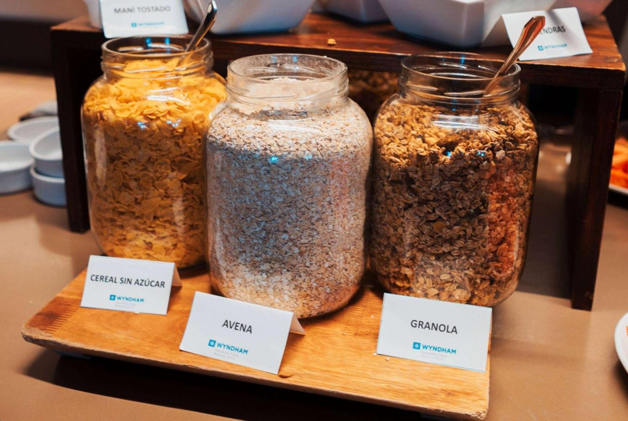Wyndham Nordelta Tigre - Buenos Aires Otel Dış mekan fotoğraf Granola, oatmeal and cornflakes